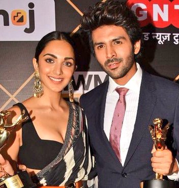 #KiaraAdvani and #KartikAaryan at #IWMBuzzDigitalAwards