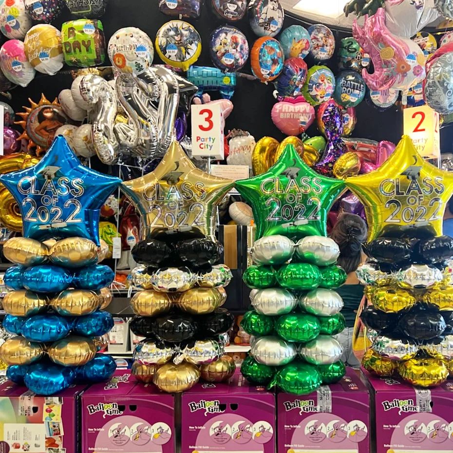 PartyHawaii's tweet photo. Celebrate your grad's accomplishments with our array of standing balloon bouquets!🎈👩‍🎓
.⠀⠀⠀
.⠀⠀⠀
.⠀⠀⠀
#partycityofhawaii #yelphawaii #shoplocalhawaii #luckywelivehawaii #hawaiilife #hawaiimom #ohana #hawaiihome #hawaiiparty #honolulu #hawaiipartyplanner #hawaiiballoons https://t.co/rty01LSpWm