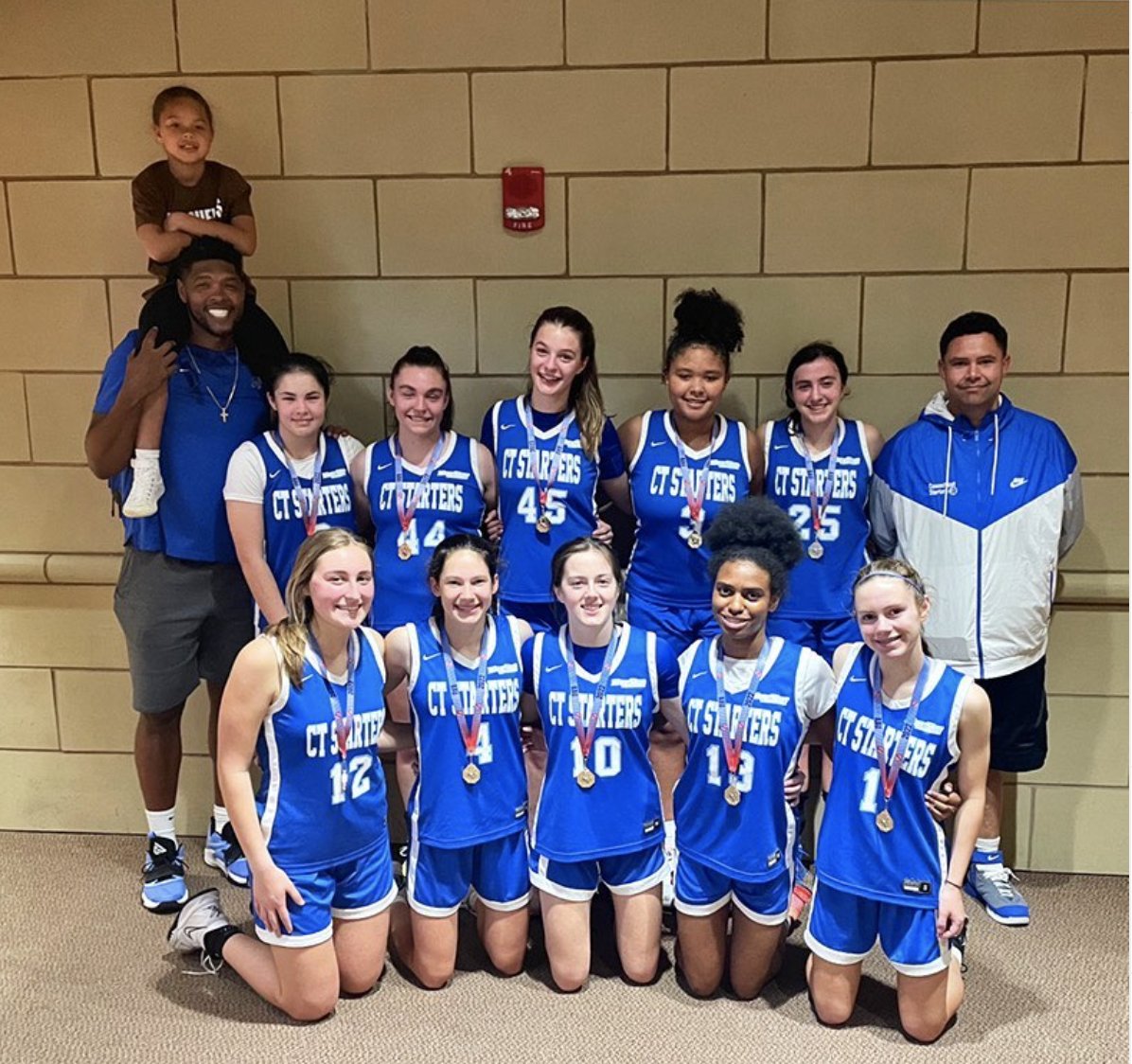 ctstarters's tweet photo. Some BIG achievements for both our 2025 Splash and 2026 White team this weekend at the CT AAU State Tournament! Our 2025 Splash team took gold (#1 overall) in the High School Division, while our 2026 White team earned silver after a tough 2 OT loss in the finals! #StartersPride https://t.co/jVNiULTR69