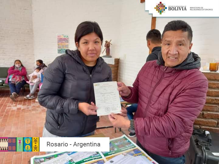 MRE_Bolivia's tweet photo. Atención Consular #VGIC | La comunidad boliviana🇧🇴 en el exterior se benefició con nuestros servicios Consulares, sin filas, ni demoras tras coordinación previa, muchas familias lograron tramitar sus documentos. https://t.co/2Drol9Pxyj