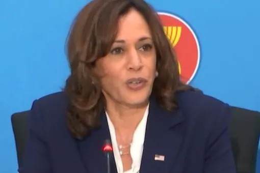 news18dotcom's tweet photo. Kamala Harris Says 'Work Together' Repeatedly in 'Word Salad' and Twitter is Confused
https://t.co/CQCH6ICzA3 https://t.co/DytUFFRp58