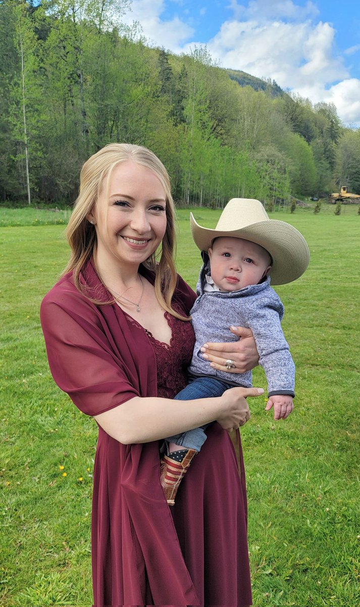 emilymwall's tweet photo. I gained a sister this weekend! 🥰 https://t.co/i1q5UeKQIJ