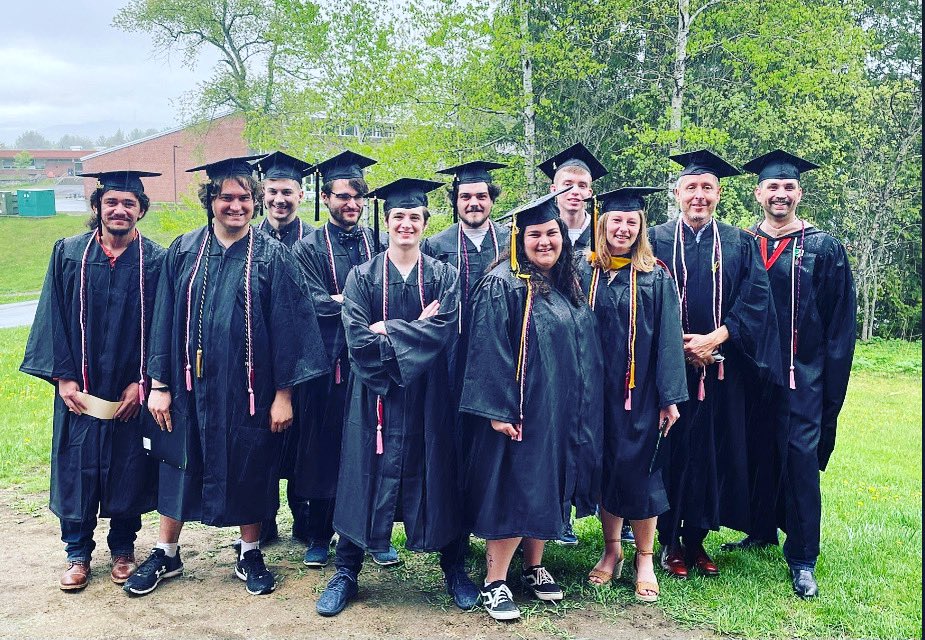 BrianWarwick_'s tweet photo. Congratulations to the @northernVTU ￼￼Music Business and Industry class of 2022. I’m so grateful we could celebrate together! #Classof2022 https://t.co/QqScyx9N97