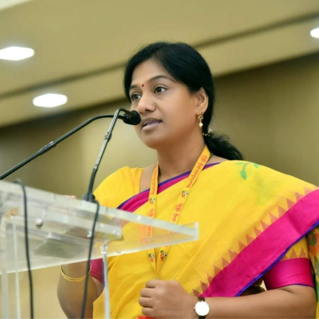 kshivatdp2's tweet photo. అవినీతిపై పోరాడే మీకు ఆ దేవుడు తోడుగా ఉండాలని, చక్కని ఆరోగ్యాన్ని ప్రసాధించాలని కోరుకుంటూ 🙏🏻శ్రీమతి గౌతు శిరీష అక్కకి జన్మదిన శుభాకాంక్షలు 🎂💐💐

#HBDSikkoluSivangi
#apwantcbn https://t.co/Wu37Xda8pF