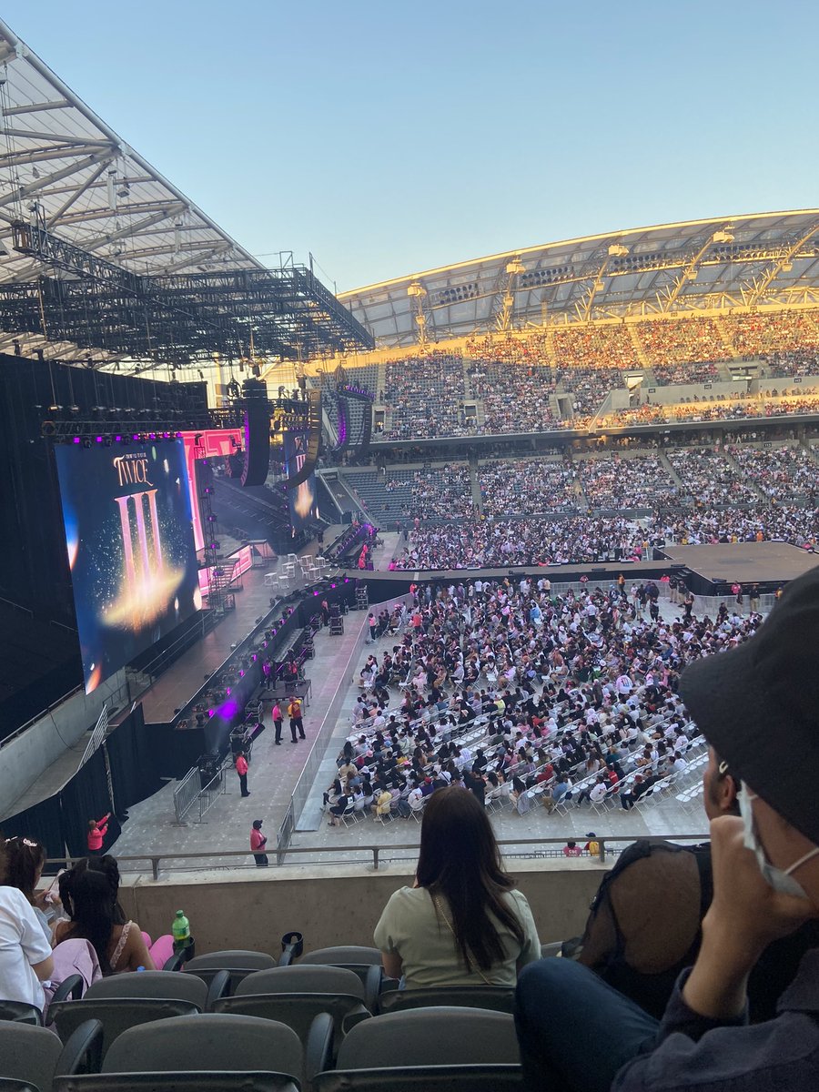 soonxsel's tweet photo. Day 2! Farther up than yesterday and I have a possible broken toe but anything for TWICE! #TWICE_4TH_WORLD_TOUR_ENCORE https://t.co/HnBGVnAKcN
