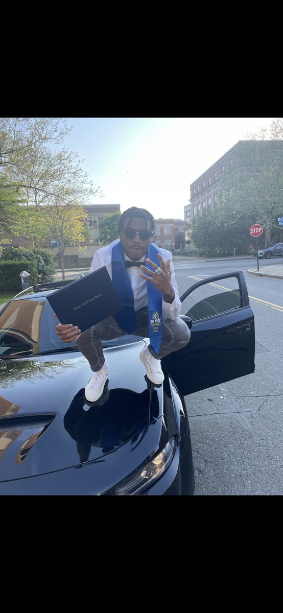 Devonte_R_Myles's tweet photo. Bachelor of Science, Business Management ✔️👨🏾‍🎓 https://t.co/YMgd338ReO