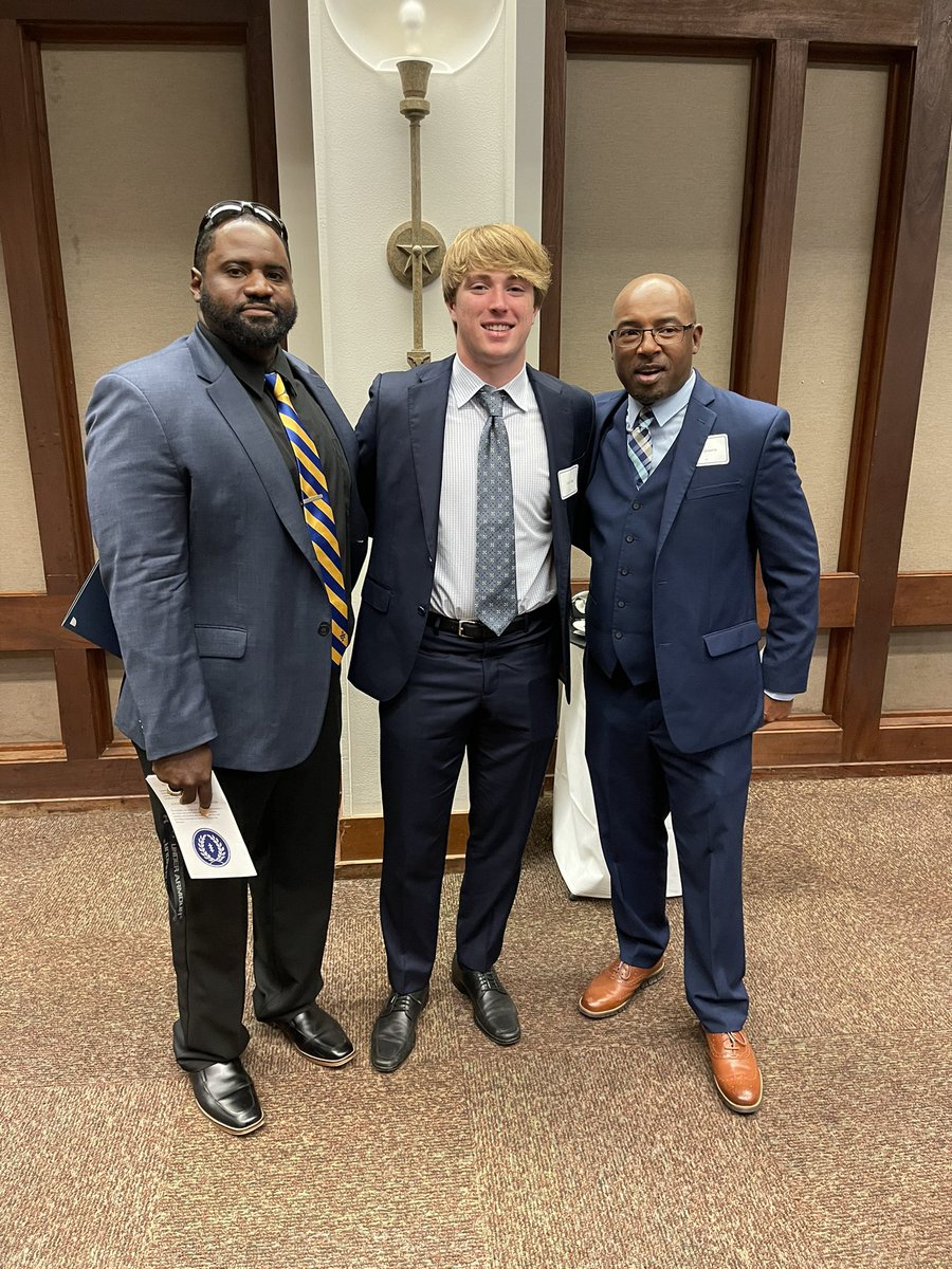 Roderick Thompson tweet media