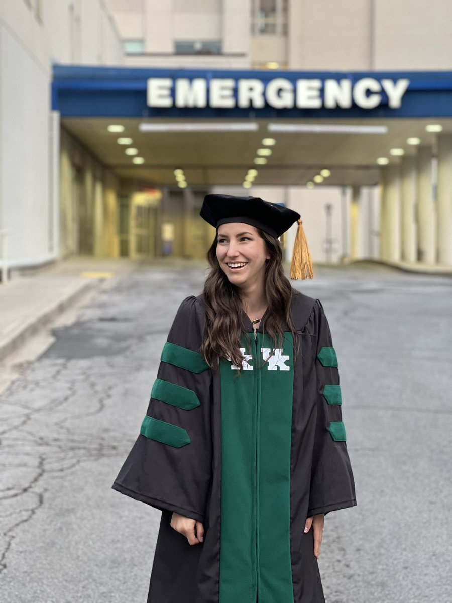 muebelacker01's tweet photo. “What? Like it’s hard?” -Elle Woods 🎓📜💙 https://t.co/qmrcywjWwg