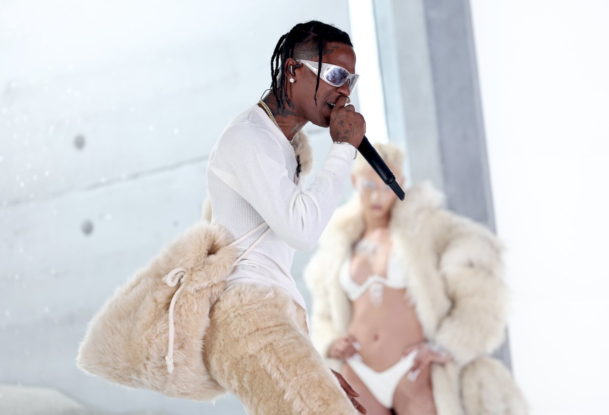 BBMAs's tweet photo. NO WORDS 🤯 ❄️ @trvisXX #BBMAs https://t.co/3ayvuGFG3O
