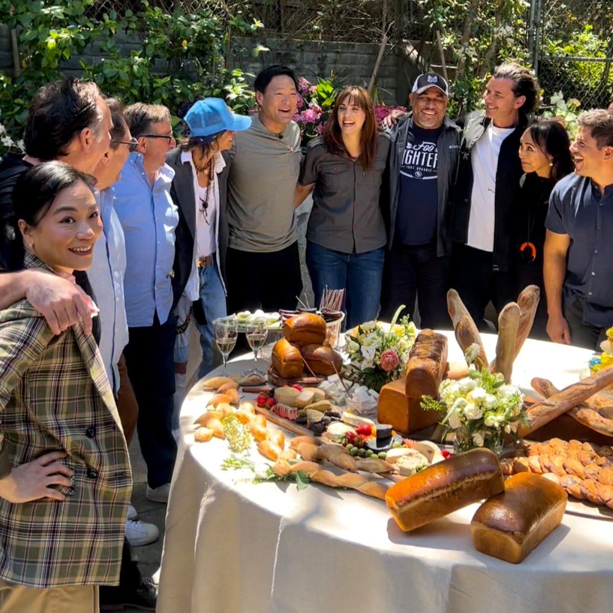 YumCrunch's tweet photo. It's not too late to join the movement 💙💛 Stand for Unity with chefs from around the world by donating to @wckitchen.
With a $100 donation, receive @dominiquecrenn's Unity Bread kit. For more, go to https://t.co/h2CssEjMAe!
#ChefsForUnity https://t.co/rY4P9BOIlQ