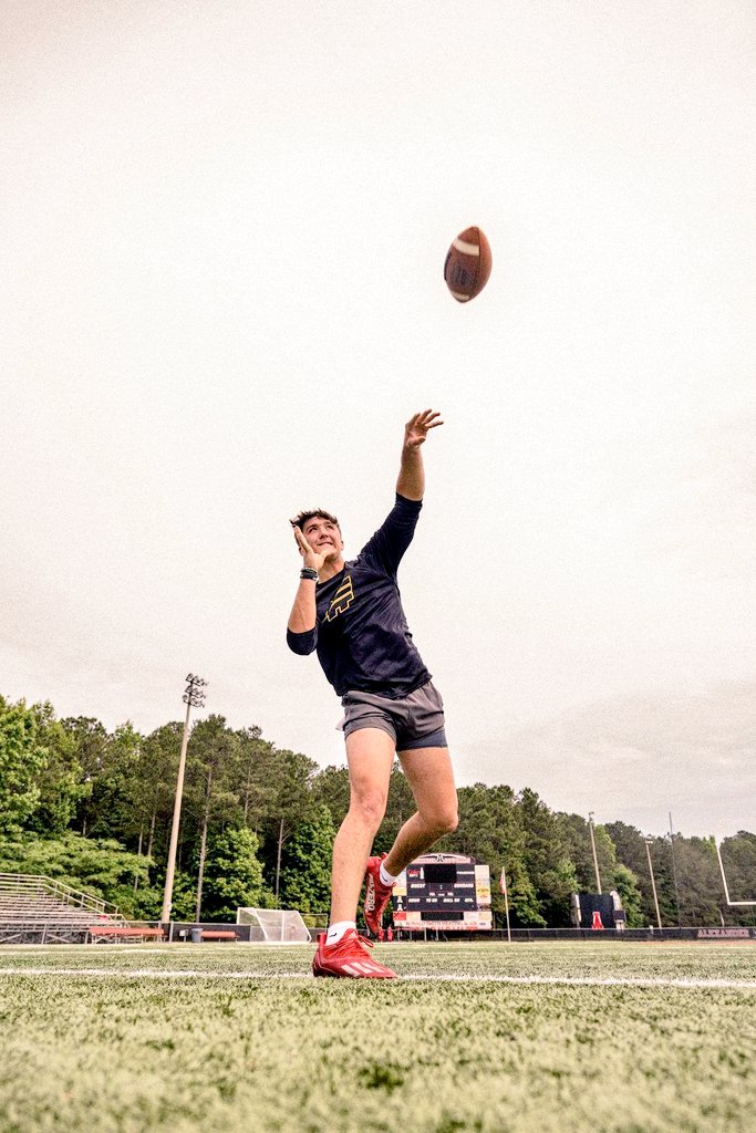 LeagueLevel's tweet photo. QB @HerreraJake7
Can really spin the ball..
"League Level, That's the Status"
#LeagueLevel #Touchdown #Recruit #Georgia #QB #WorkOut #Football #Rivals #MaxPreps https://t.co/C6hHanJGZh