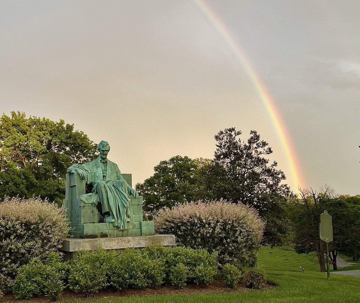 HyattsvilleWire's tweet photo. Rainbow over Lincoln. https://t.co/qV4uMBDiKs @ColmarManorMD #rainbow #sunsetrainbow https://t.co/gBuLGcfL35