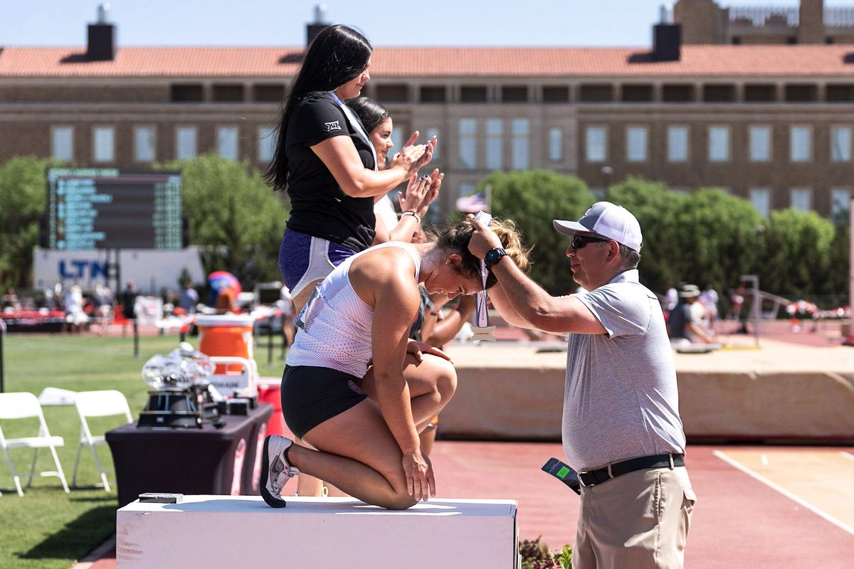 𝟮𝟬𝟮𝟮 𝗕𝗶𝗴 𝟭𝟮 𝗢𝘂𝘁𝗱𝗼𝗼𝗿 𝗖𝗵𝗮𝗺𝗽𝗶𝗼𝗻𝘀𝗵𝗶𝗽𝘀 ✔️

For the first time since 2013, the Oklahoma men take second place overall! 🥈

The #Sooner women take third for the third time in program history! 🥉

#BoomerSooner ☝💨