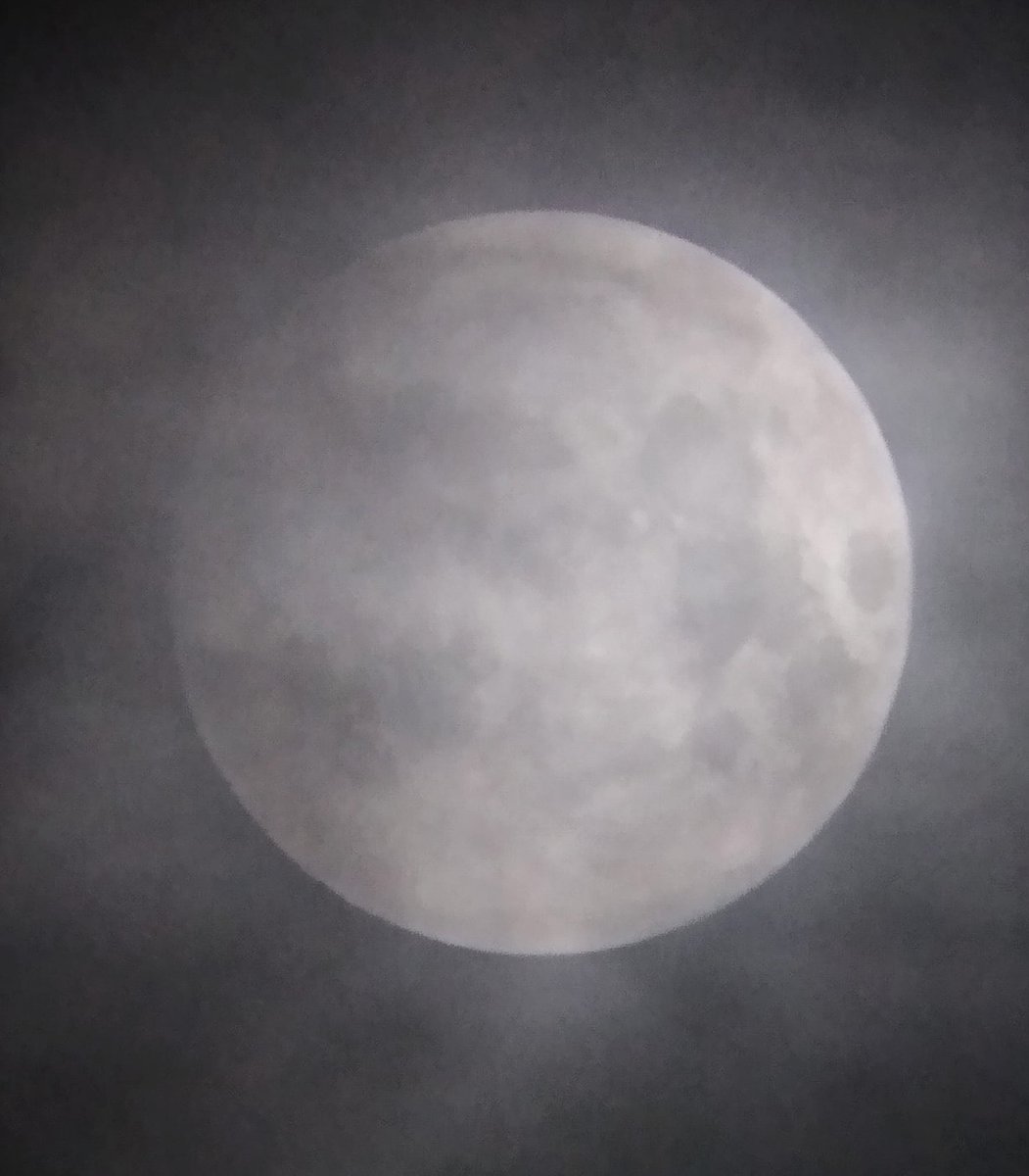 Primera fotografía hecha por <a href="/fjsevilla/">Fran Sevilla</a> del #EclipseLunar