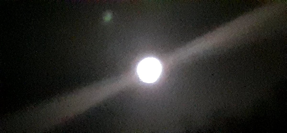 SteveQualia's tweet photo. Eclipse beginning on the full moon. https://t.co/1OR6k4vtIc