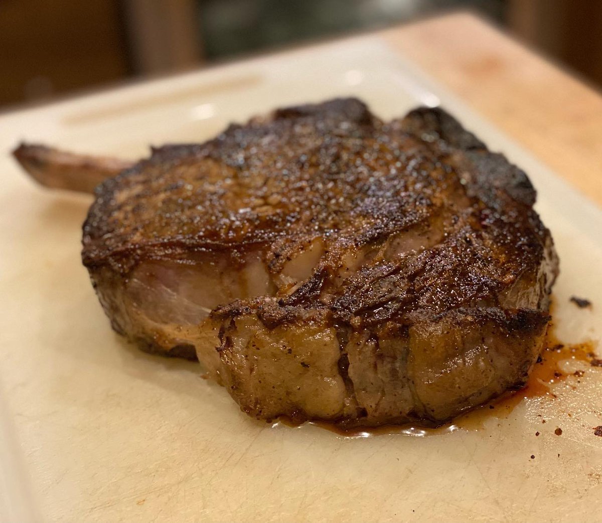 LeslieFishlock's tweet photo. The great @modernTman’s @BeefInitiative #Beef #BoneBrothChallenge #48HourFast is over! While I loved fasting, I equally love having an incredible ribeye! Total #NSNG - totally delicious!
Best part - the love of my life participated with me! Now that’s love!
#beefinitiative https://t.co/pIY0nfQ4Dz