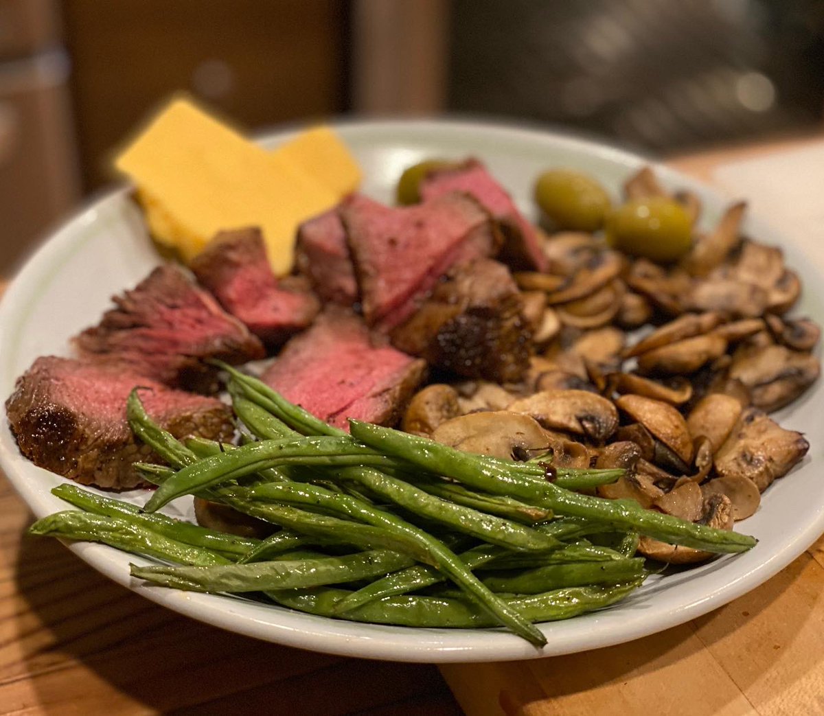 LeslieFishlock's tweet photo. The great @modernTman’s @BeefInitiative #Beef #BoneBrothChallenge #48HourFast is over! While I loved fasting, I equally love having an incredible ribeye! Total #NSNG - totally delicious!
Best part - the love of my life participated with me! Now that’s love!
#beefinitiative https://t.co/pIY0nfQ4Dz