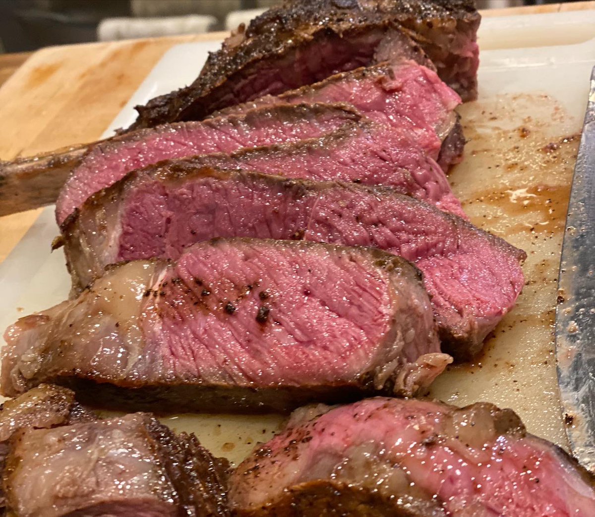 LeslieFishlock's tweet photo. The great @modernTman’s @BeefInitiative #Beef #BoneBrothChallenge #48HourFast is over! While I loved fasting, I equally love having an incredible ribeye! Total #NSNG - totally delicious!
Best part - the love of my life participated with me! Now that’s love!
#beefinitiative https://t.co/pIY0nfQ4Dz