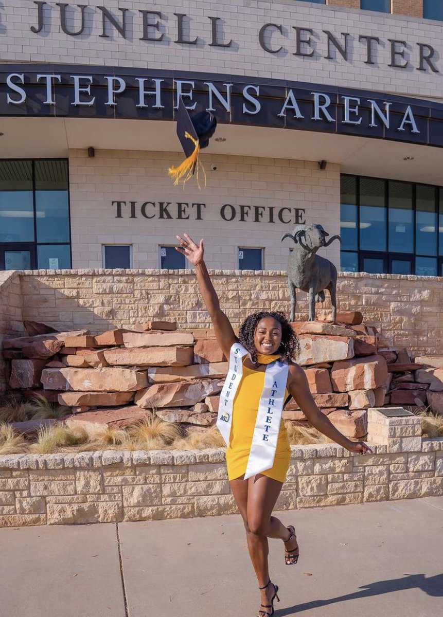 TAVVolleyball's tweet photo. #NewMastersGradAlert: Congrats to #TAVAlumni Nailah Gordon for graduating from Angelo State! #GoTAV π https://t.co/ZkQYNKeTaE