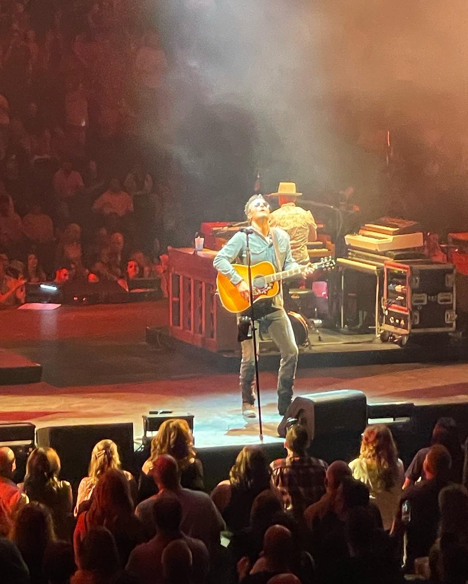 deanthacrockett's tweet photo. Went to @ericchurch concert at @TMobileArena and no exaggeration - best concert I’ve ever seen. #gatheragain #roundherebuzz #likejesusdoes https://t.co/qrr7I5CPey