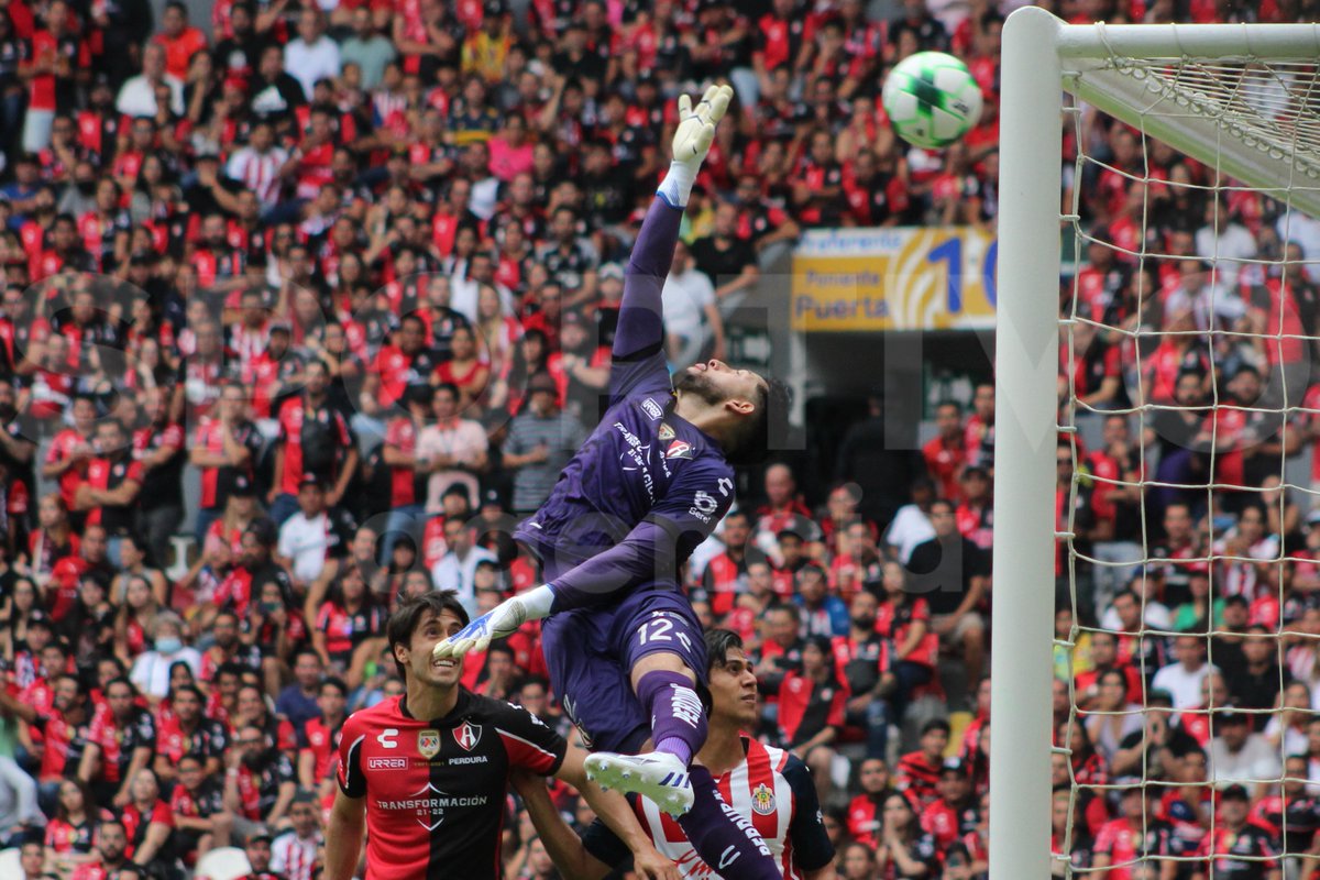 _JoseAcostaC_'s tweet photo. El Sr. @SportivoAgencia me pidió una buena postal del mejor portero de la Liga MX y yo sólo cumplí sus órdenes: Camilo Andrés Vargas Gil. https://t.co/xqGNb3gWkR