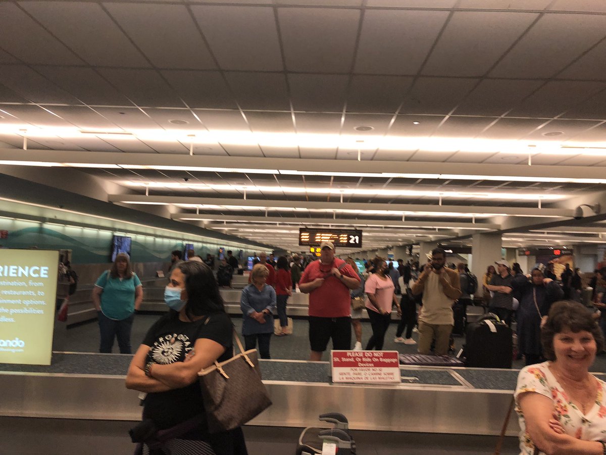 rdhunter0712's tweet photo. @SpiritAirlines such a crazy day with your airline. We not only had a 3hour delay from NY, but now over 35 mins.and counting to get our luggage. What is the problem? https://t.co/YnnzlzQe0H