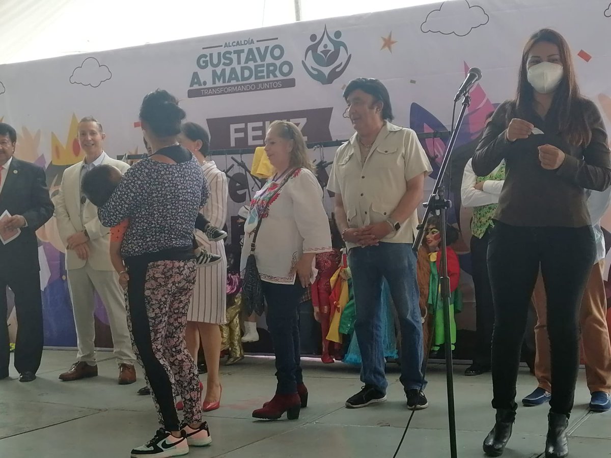 LindavistaI's tweet photo. A, principio de este mes acompañamos a nuestro Alcalde Francisco Chiguil en la entrega de juguetes celebrando el día día del niño
@fchiguil @TuAlcaldiaGAM @Claudiashein https://t.co/cJWO6qqspy