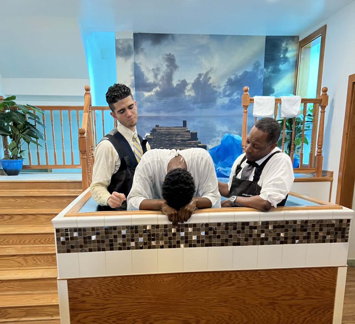 _AliveandRemain's tweet photo. Jesus saves!
You have to tell somebody you know, he’s still saving! 🙌🏽

#baptizedinjesusname #baptized #savedbygrace #jesussaves #jesus #heaven #theangelsarerejoicing https://t.co/dEIzIzEtjw