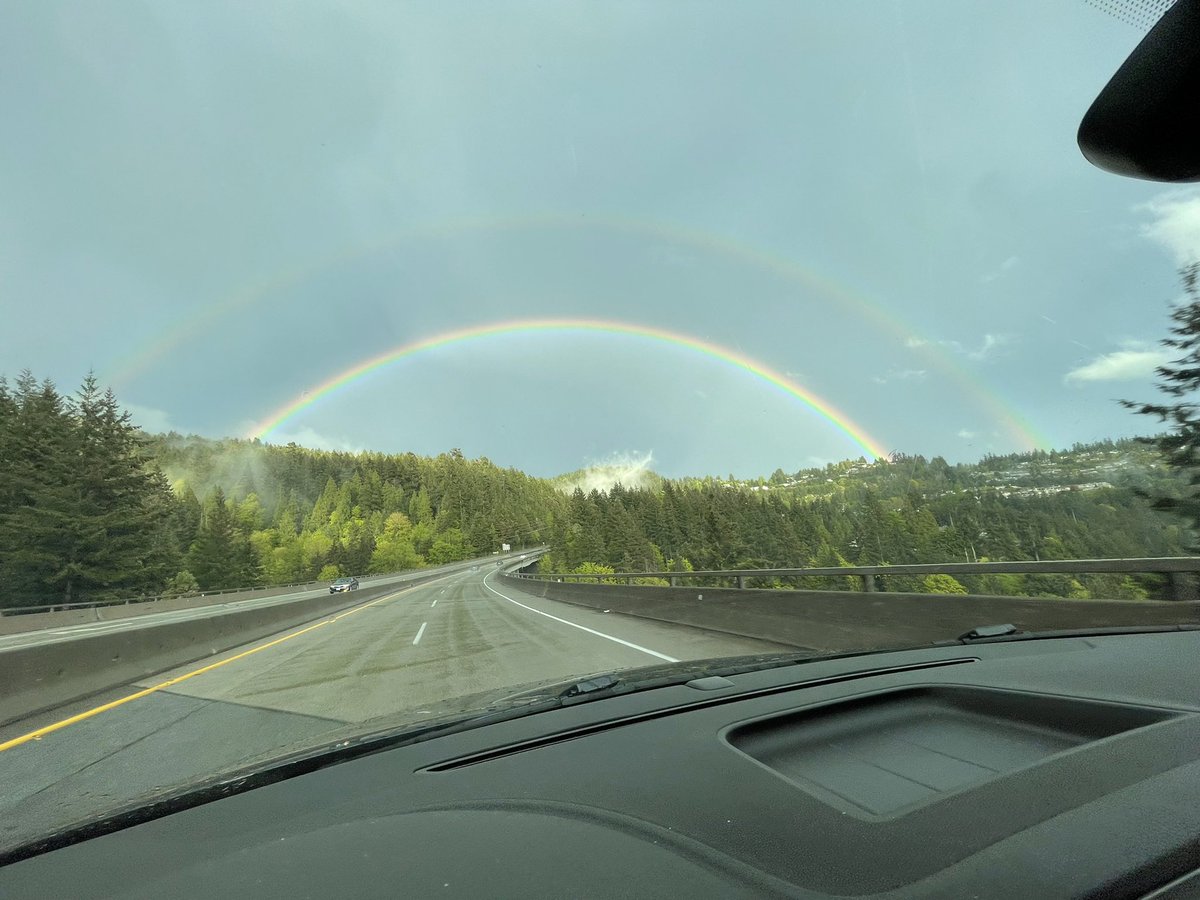 nvaliduser's tweet photo. With the #rain comes #rainbows #yvr #yvrrainbows #news1130 https://t.co/qnC6uovTlw