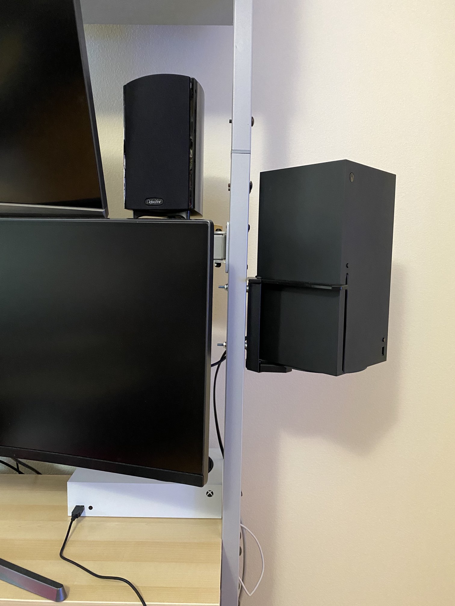 Brad Rossetti on Twitter "I love my IKEA Jerker desk as it has so many