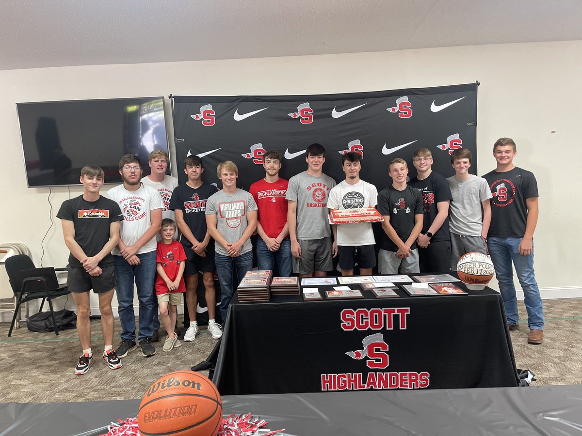 coachjeffersj's tweet photo. We got to celebrate 1 of the most successful Highlander π teams n school history today. Was a bittersweet day for ole coach. But I have been blessed & consider myself fortunate to have coached these guys. Iβm better because of them. I love u Red & thank u!! #All4Scott #H4L https://t.co/EPJe635Vy1