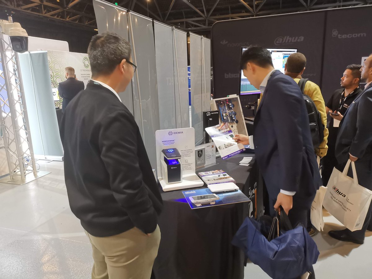 DickerData's tweet photo. Our @DickerData Access and Surveillance (DAS) team pictured in Sydney at the #SecTech roadshow! After almost three years of virtual meetings, it was fantastic to catch up with in person with our customers and showcase some new products.
#Security #Surveillance https://t.co/7jCxrZ9V6V