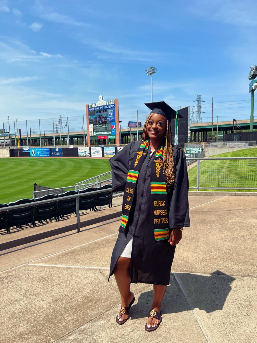 Signed_Rozayy's tweet photo. beauty and brains 😍🎓..and let’s not forget pretty and paid 💗🩺 #ieaRNedit #graduation2022 https://t.co/dyc4wop3Tr