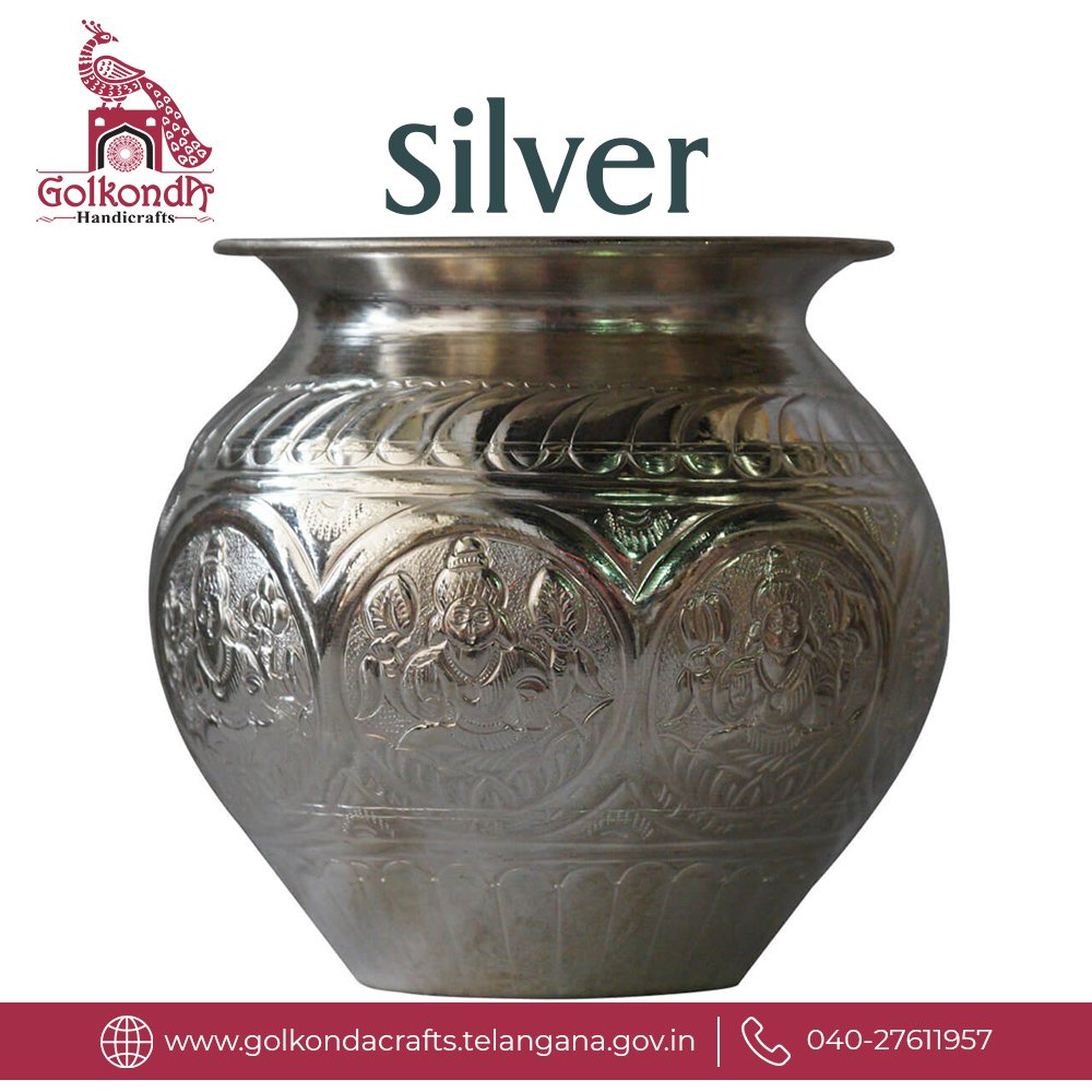 GolkondaH's tweet photo. #Silversmiths in the state of Telangana create a wide range of such ornamental articles using #Silver, which is a symbol of excellence in metal crafts.
#Silver #SilverArt  #SilverItems #GolkondaHandicrafts #Silversmiths https://t.co/QqSteXzkXs