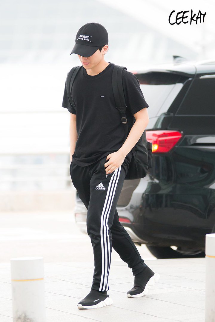 mldysaram's tweet photo. this airport fashion of eunkwang 🥵🥵🥵 https://t.co/6mcm9xRgSd
