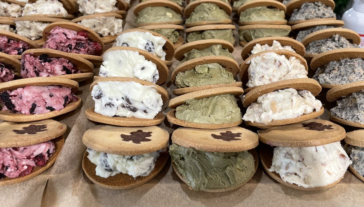 ButterGerogero's tweet photo. 『自家製バターで作るバターサンド』🧈420yenバタースタンドの定番食べ歩きメニューバターサンド❤︎
レーズン・キャラメル・ピスタチオ・ベリーベリー・黒ゴマきなこの5種類です！
※明日5/17は店休日です

#GEROGEROBUTTERSTAND
#バタースタンド
#バターサンド
#下呂温泉 https://t.co/mDNt73YHe3