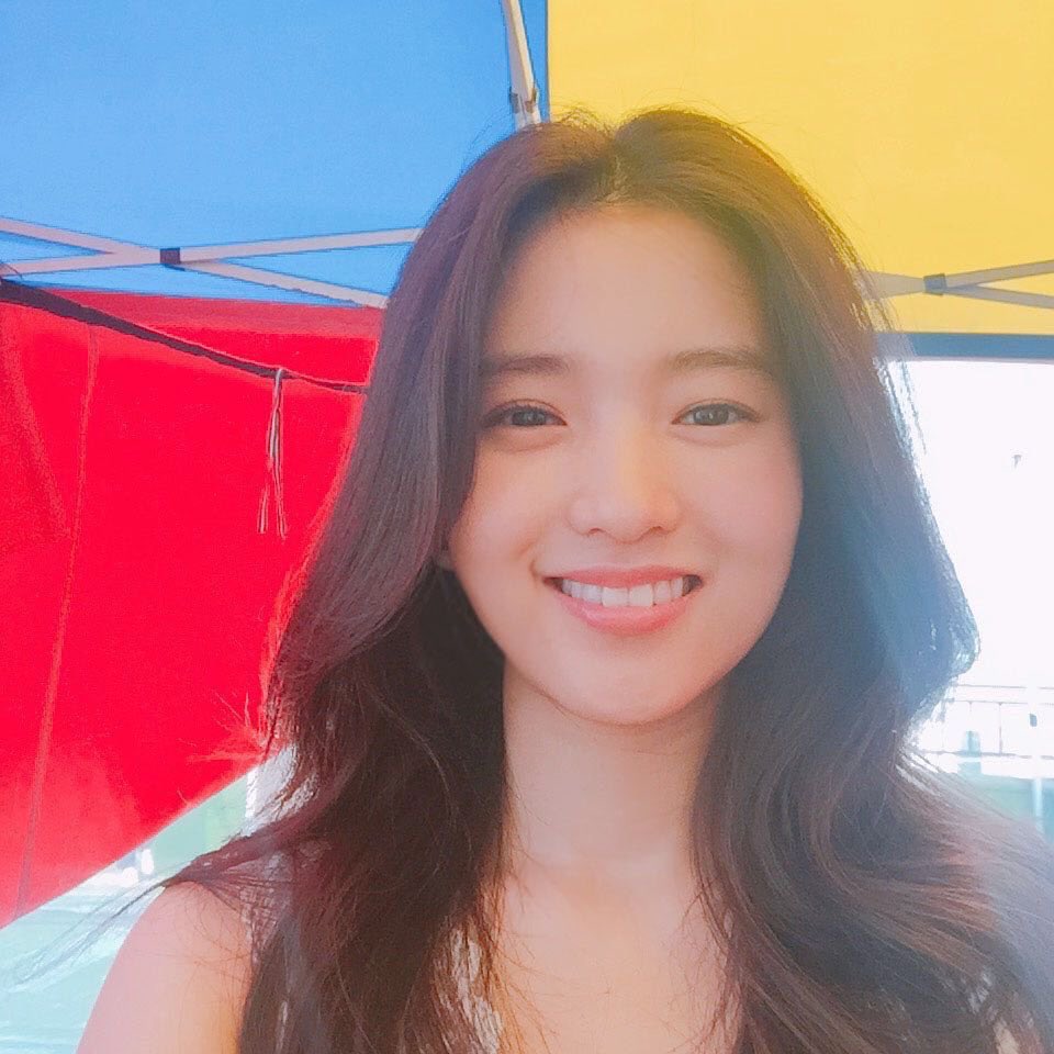 taeriismylife's tweet photo. 김태리 셀카 모아볼게 https://t.co/BmIbBqACdV