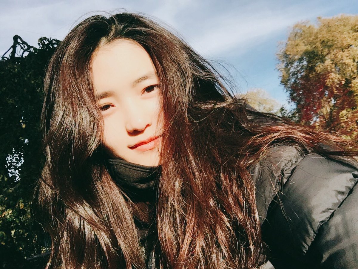 taeriismylife's tweet photo. 김태리 셀카 모아볼게 https://t.co/BmIbBqACdV