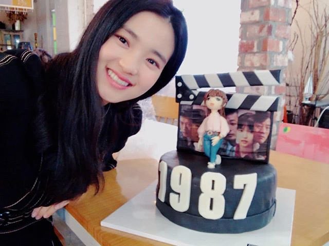 taeriismylife's tweet photo. 김태리 셀카 모아볼게 https://t.co/BmIbBqACdV