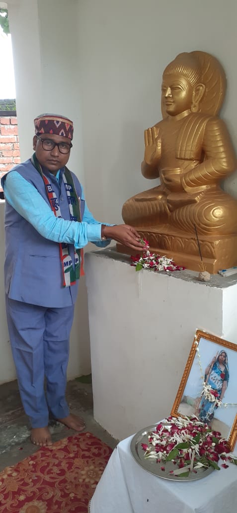 विश्व के महान कुशल संगठक तथागत गौतम बुद्ध के जन्मदिन के अवसर पर बहुजन मुक्त्ति पार्टी की और से सभी मूलनिवासी बहुजनों को हार्दिक बधाई....
    चारणथ भिखवे चारिकम,बहुजन हिताय बहुजन सुखाय लोकानुपाय अतानु हिताय आदि कल्याण मध्य कल्याण अंतकल्याण।