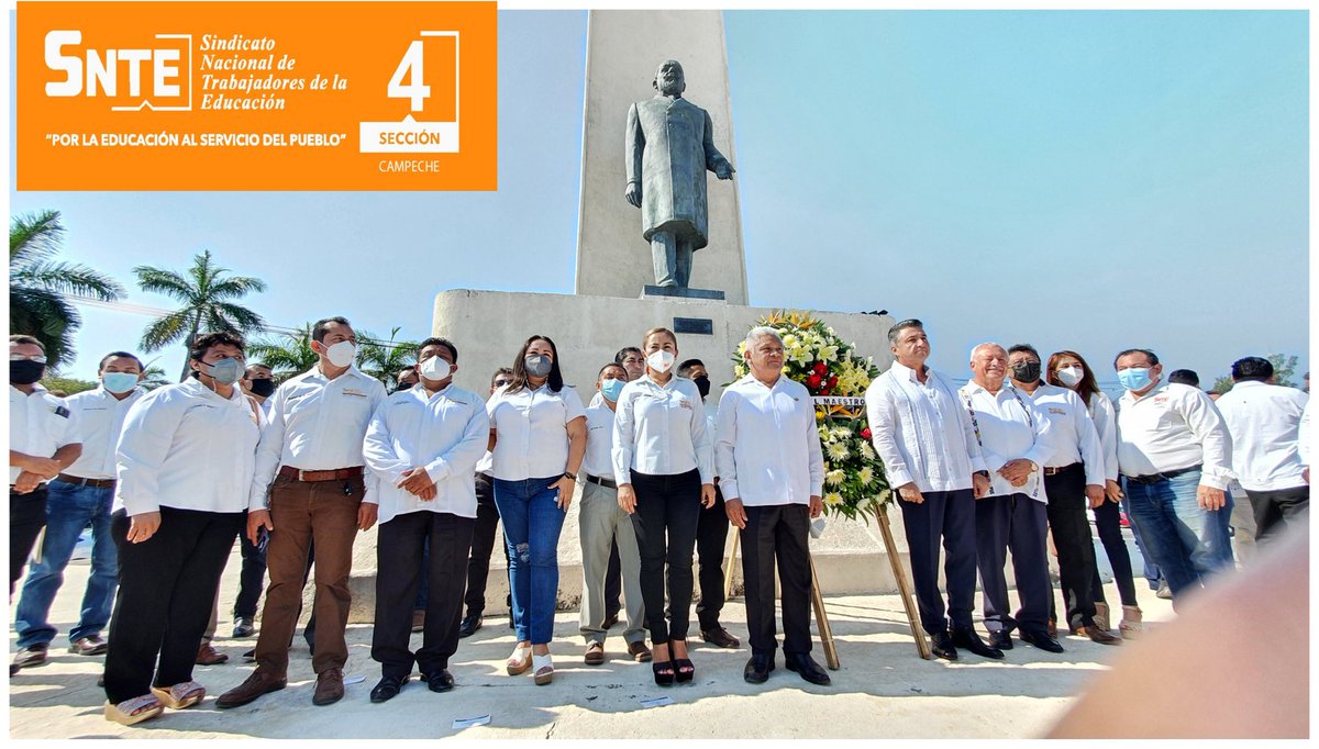 • El Profr. Moisés Mas Cab, el Profr. Lázaro Medina Barragán representante del CEN y el Comité Ejecutivo Seccional durante la ofrenda floral, develación de placa y reconocimiento póstumo al maestro "Manuel Jesús Pinzón Ortegón", que encabezó el Lic. Raúl Pozos Lanz.
#SNTE