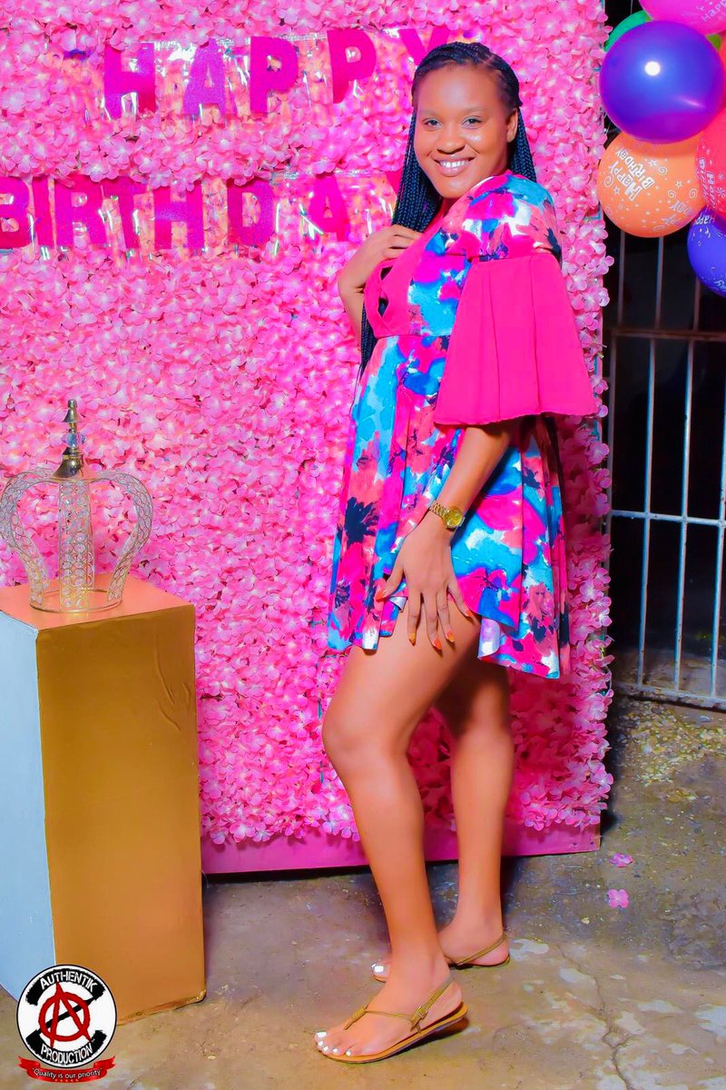 KittanaSmith's tweet photo. • BIRTHDAY GIRL • #customdress https://t.co/I78dslYo4T