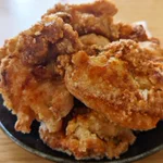 ごま油の香りがたまらない。「本気のやみつき唐揚げ」