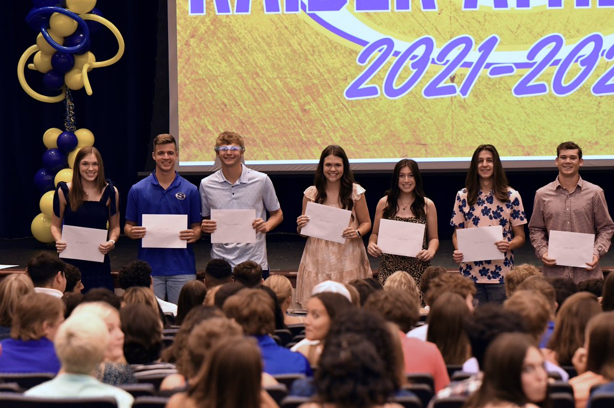 We are so proud to award the Booster Club Scholarship to the following seniors:

Zac Bartis
Joey Bruszer
Sam Frank
Lucy Jacobs  
Landry Laird
Hannah Lawless 
Matt Leavitt
Jake Pecina 
Kate Van Vessem