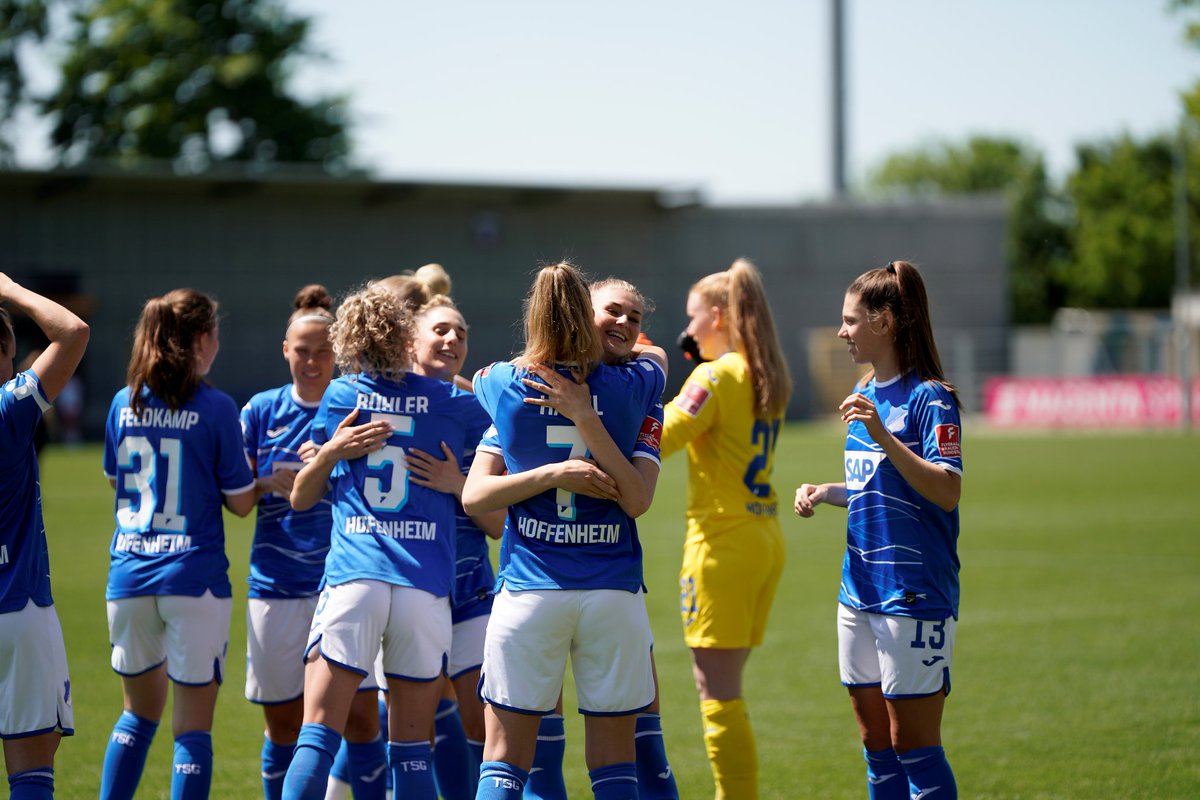 HoffeFrauen's tweet photo. some very special hugs for a very special team. 💙
#TSGSCS #DieLiga #TSG #FrauenTSG https://t.co/JUaSI1xu8x