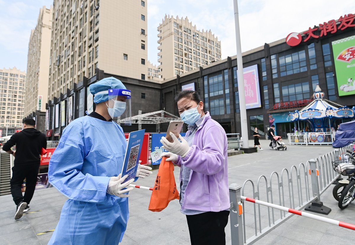 PDChinese's tweet photo. 【上海已經有15區實現社會面清零】上海市副市長宗明16日表示，目前上海市16個區當中，已有15個區實現社會面清零，封控區總人數降到了100萬人以內。 https://t.co/VVa1YXzlsR