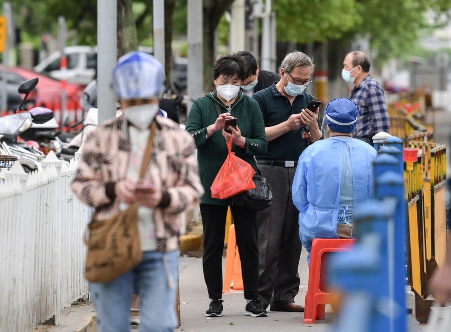 PDChinese's tweet photo. 【上海已經有15區實現社會面清零】上海市副市長宗明16日表示，目前上海市16個區當中，已有15個區實現社會面清零，封控區總人數降到了100萬人以內。 https://t.co/VVa1YXzlsR