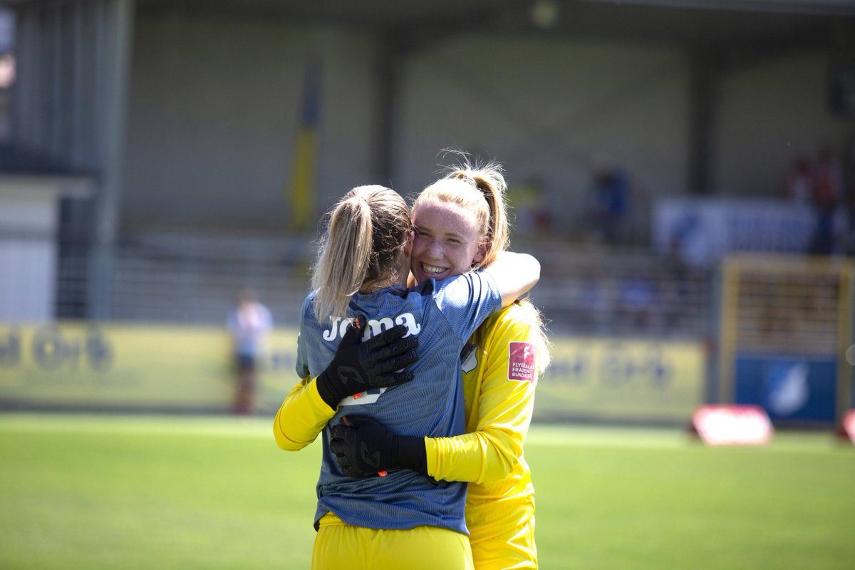 HoffeFrauen's tweet photo. some very special hugs for a very special team. 💙
#TSGSCS #DieLiga #TSG #FrauenTSG https://t.co/JUaSI1xu8x