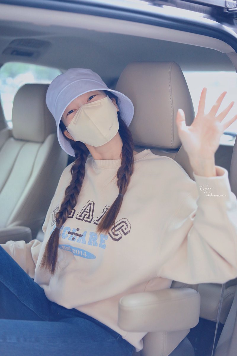 GoHome0418's tweet photo. #제시카 #jessicajung #jessica    

山有峰顶 海有彼岸 
漫漫长途 终有回甘
这个夏天 
风雨兼程
你定直挂云帆 乘风破浪 https://t.co/uqXYhO08OP