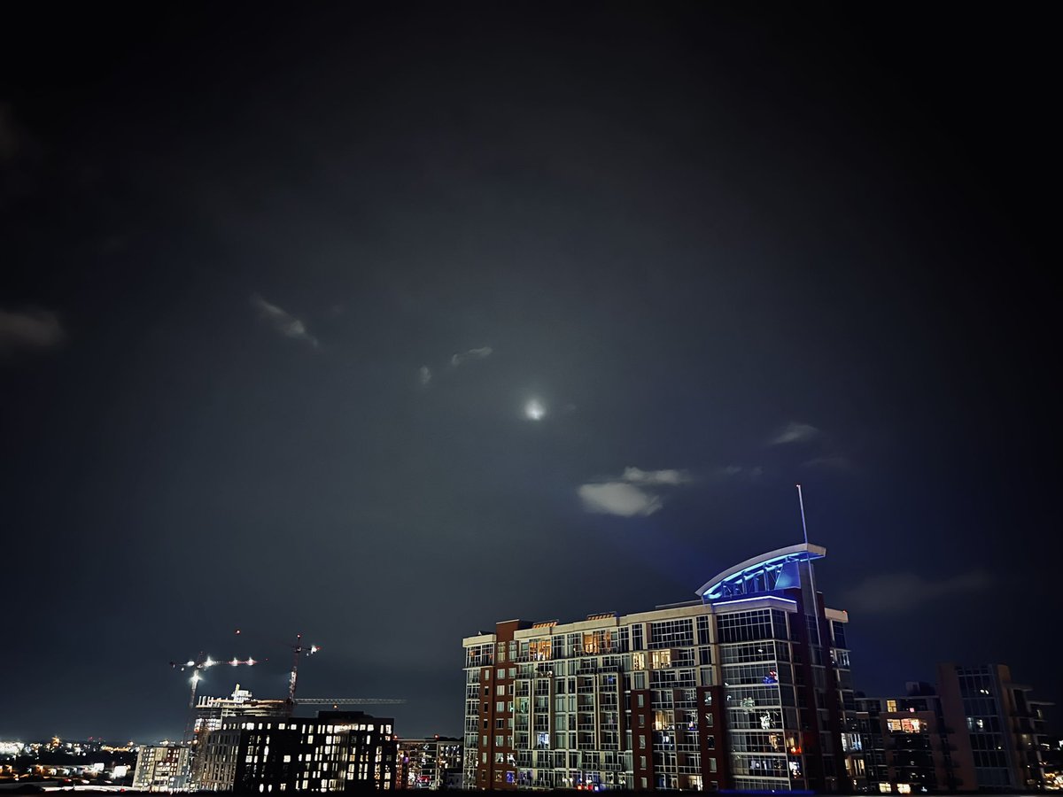 ColtCleveland's tweet photo. Great lunar eclipse views on this cloudy night 😑 https://t.co/GcLUdNUNcB